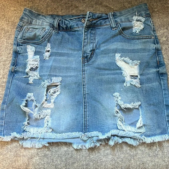 Destroyed denim mini - Picture 1 of 2